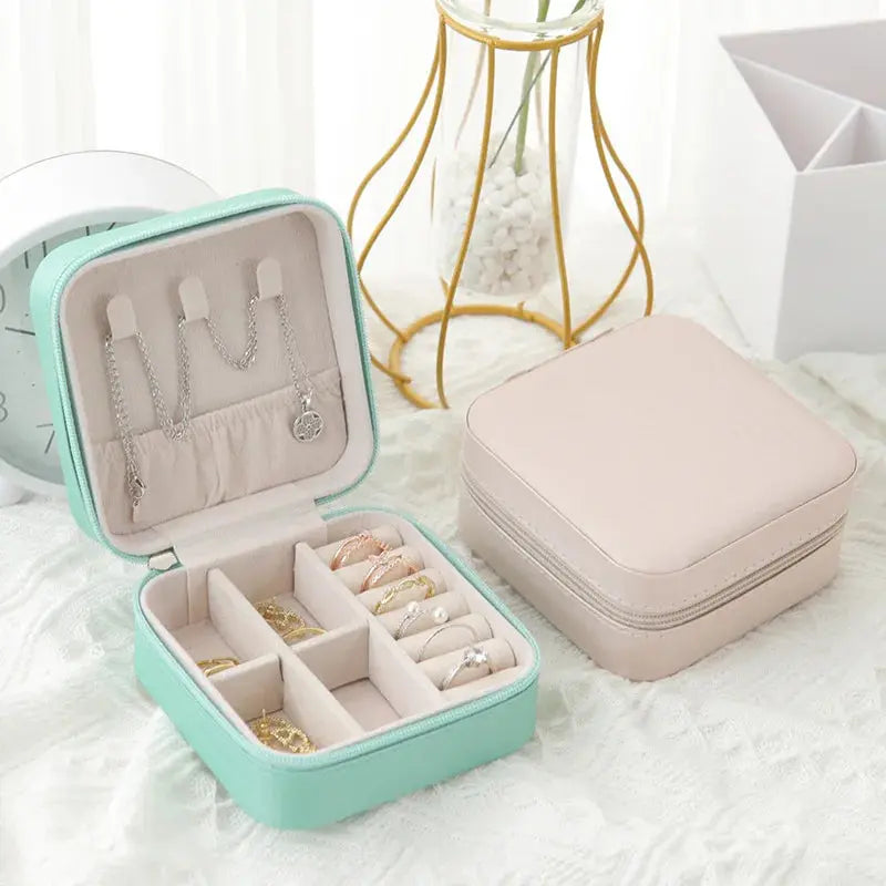 Mini Jewelry Travel Box – Portable Storage for Rings, Earrings & Necklaces elyndar