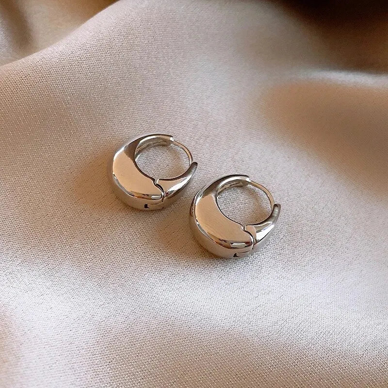 Stylish U-Shaped Hoop Earrings elyndar