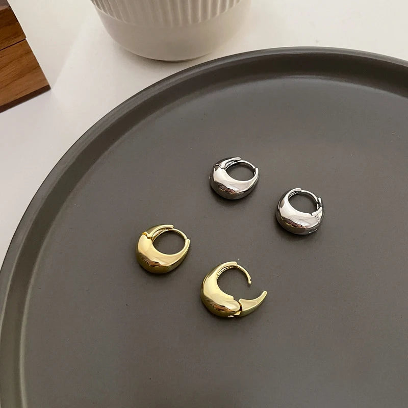 Stylish U-Shaped Hoop Earrings elyndar