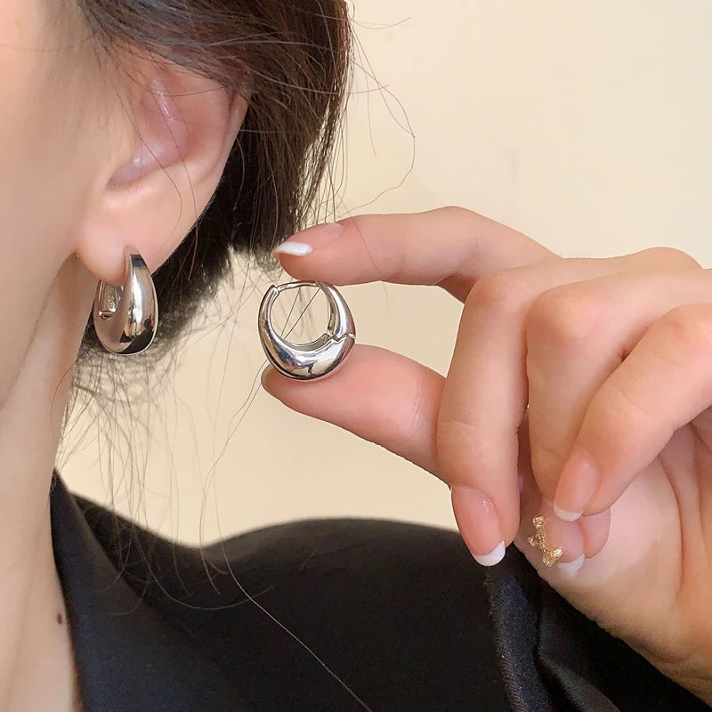 Stylish U-Shaped Hoop Earrings elyndar