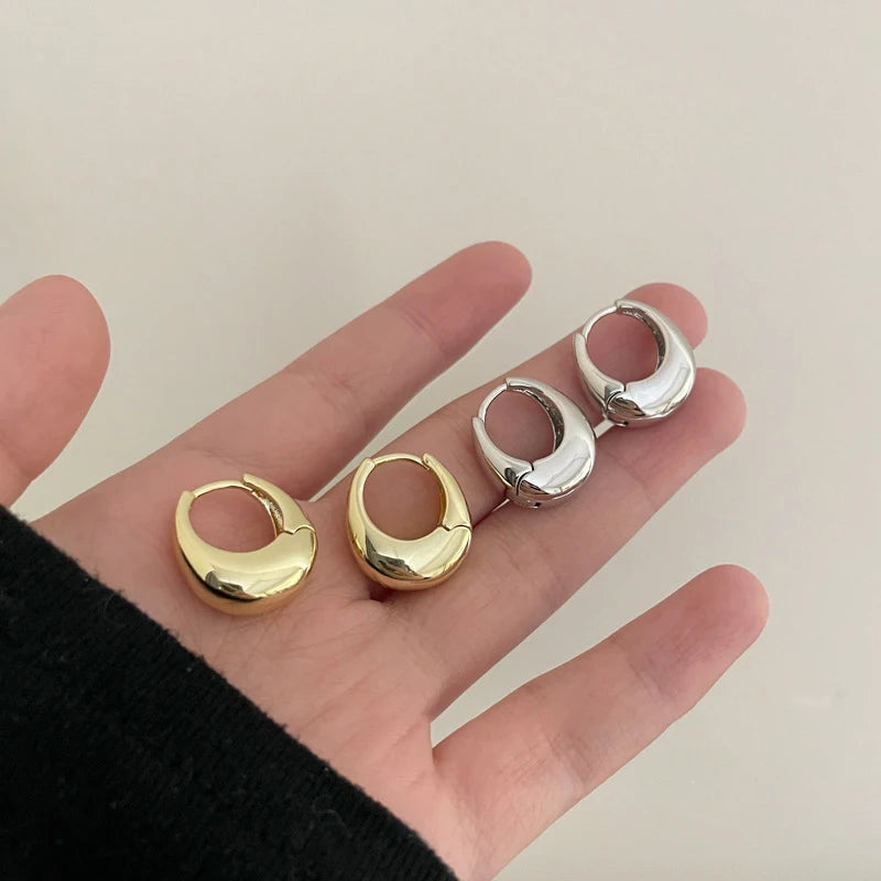 Stylish U-Shaped Hoop Earrings elyndar