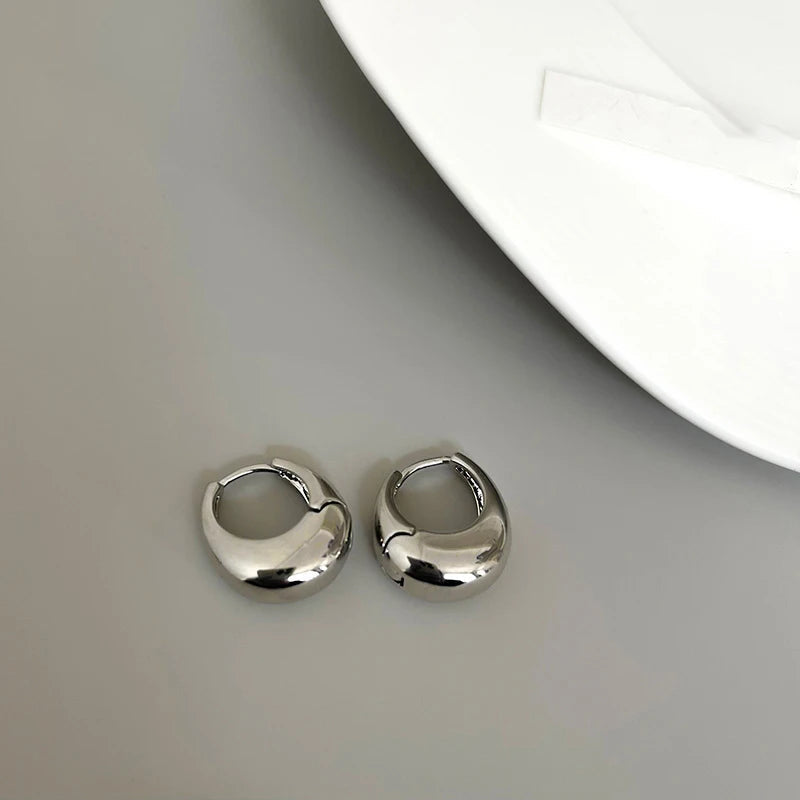 Stylish U-Shaped Hoop Earrings elyndar