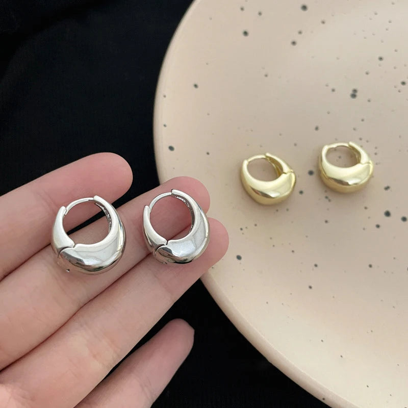 Stylish U-Shaped Hoop Earrings elyndar