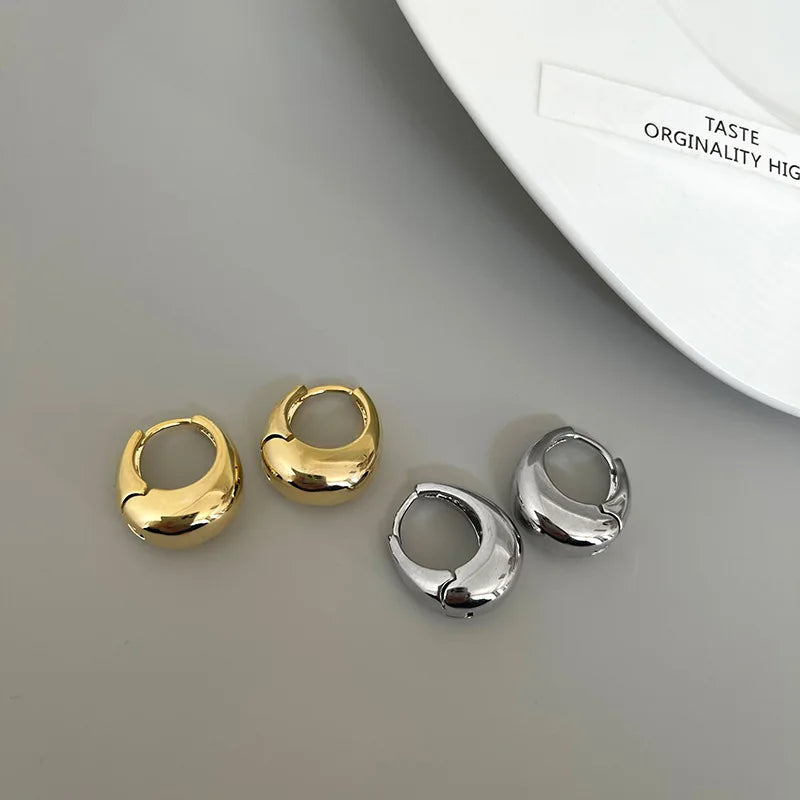 Stylish U-Shaped Hoop Earrings elyndar
